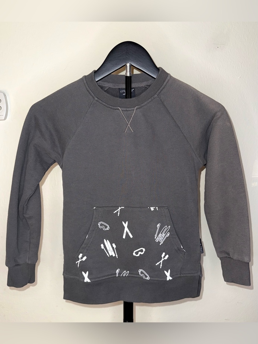 Little Bipsy Ski Print Pullover w/a contrasting white ski and goggle pattern 5/6